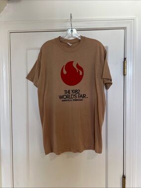 Vintage 1982 World's Fair Knoxville Graphic T-Shirt - Tan with Red Print
